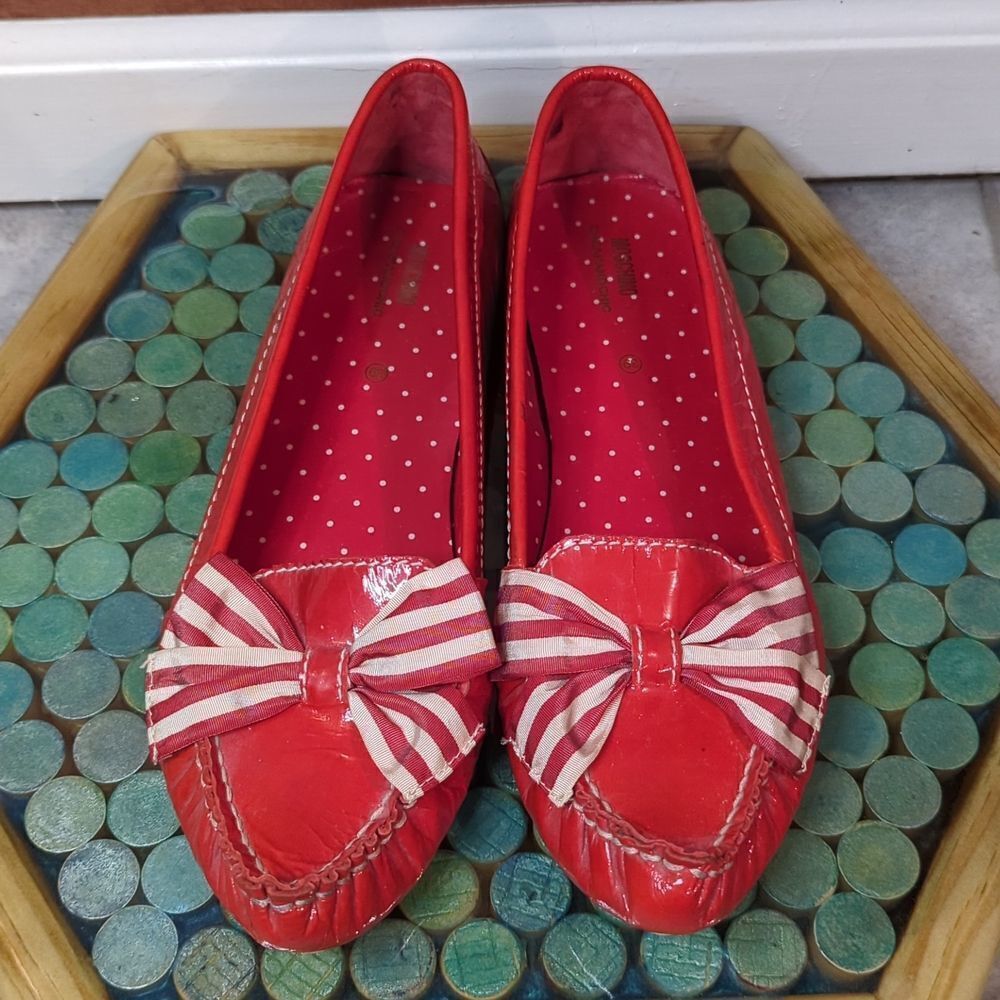 Patent red leather Moschino cheap and chic loafers